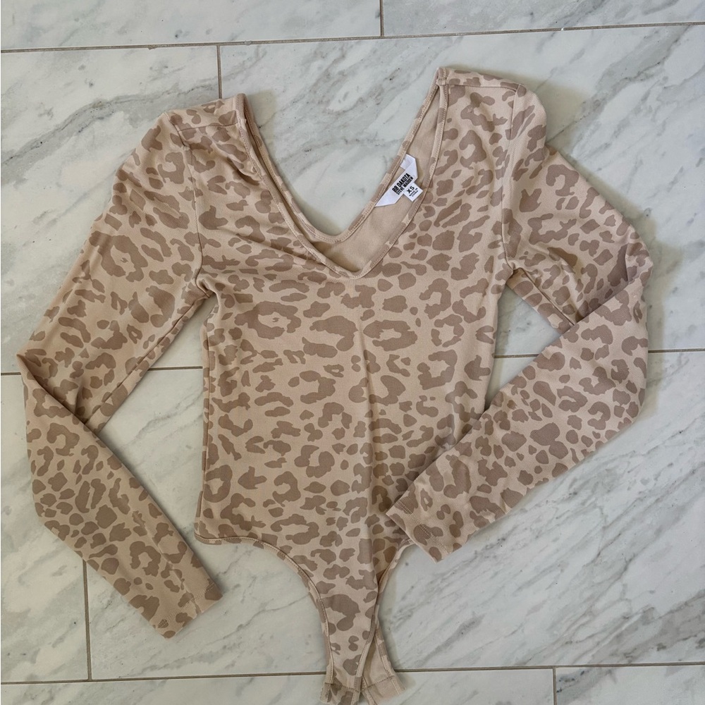 BB Dakota by Steve Madden Beige Leopard-Print V-Neck Long Sleeve Bodysuit